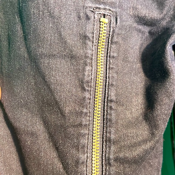 Size 29 Guess Skinny Jeans with Long Golden Zipper Back Legs - Picture 6 of 14